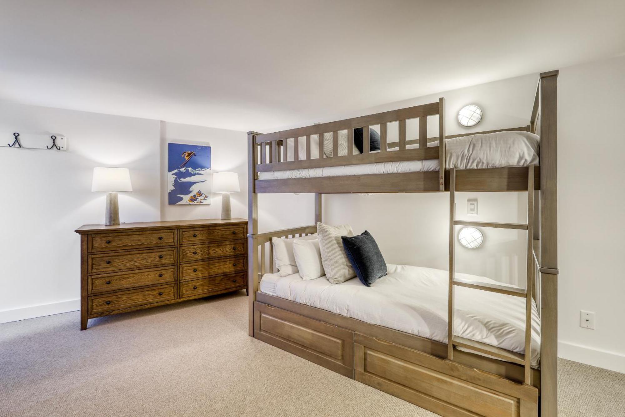 The Marquise Apartment Whistler Room photo